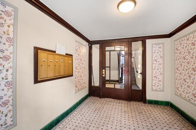 Photo - 2611 N Dayton St Unit 2611-1