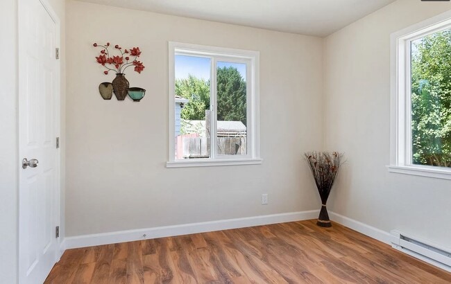 Photo - 271 Jennings St