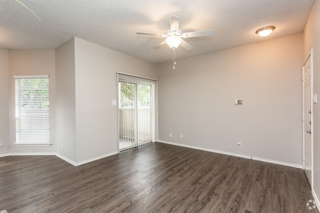 1HAB, 1BA - 780 ft² The Assana Sala de estar - Summer House Apartment Homes