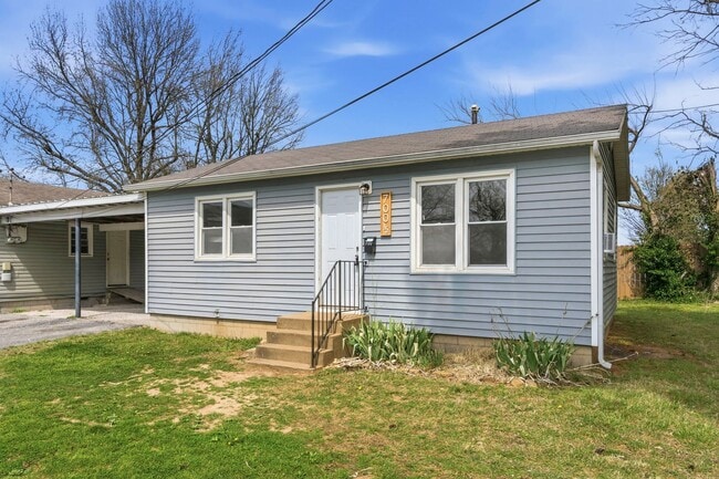 Photo - 1 Bedroom | 1 Bathroom | House with Carport | Located on a Quiet Street| Lawn Care and Trash Incl...