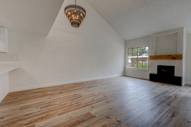 Photo - College Ave Condo Unidad H120