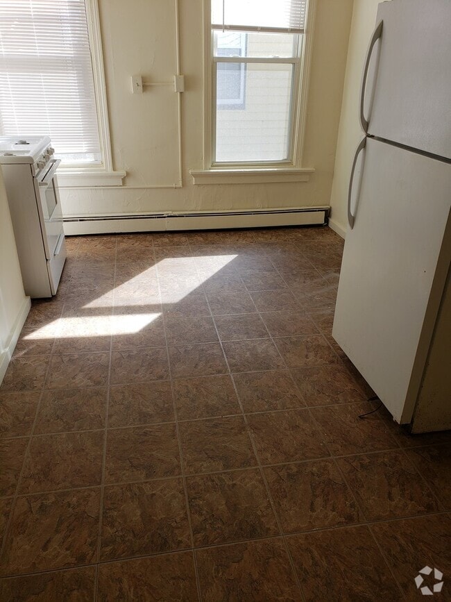 Building Photo - 630 Howard Ave Unit 2 Rental