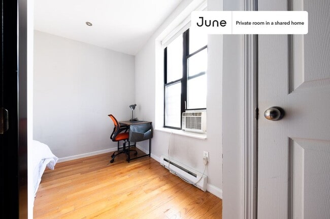 Room in Shared 3 bed/1.5 bath home in Central Harlem