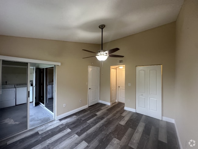 Building Photo - 2803 N Oakland Forest Dr Rental