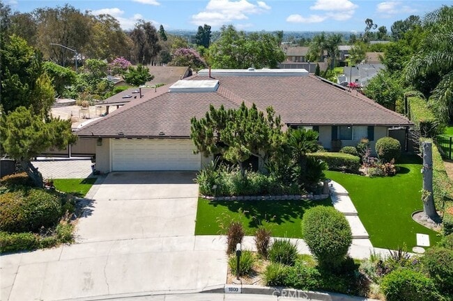 Building Photo - 1800 Yermo Pl