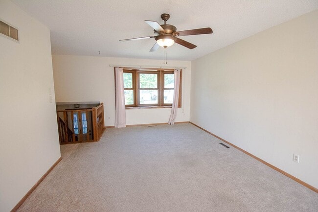 Photo - Spacious 2 Bed, 1.5 Bath with Oversized Garage!