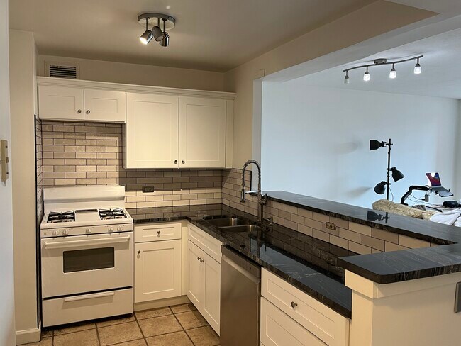 Photo - 620 Peachtree St NE Unidad 407