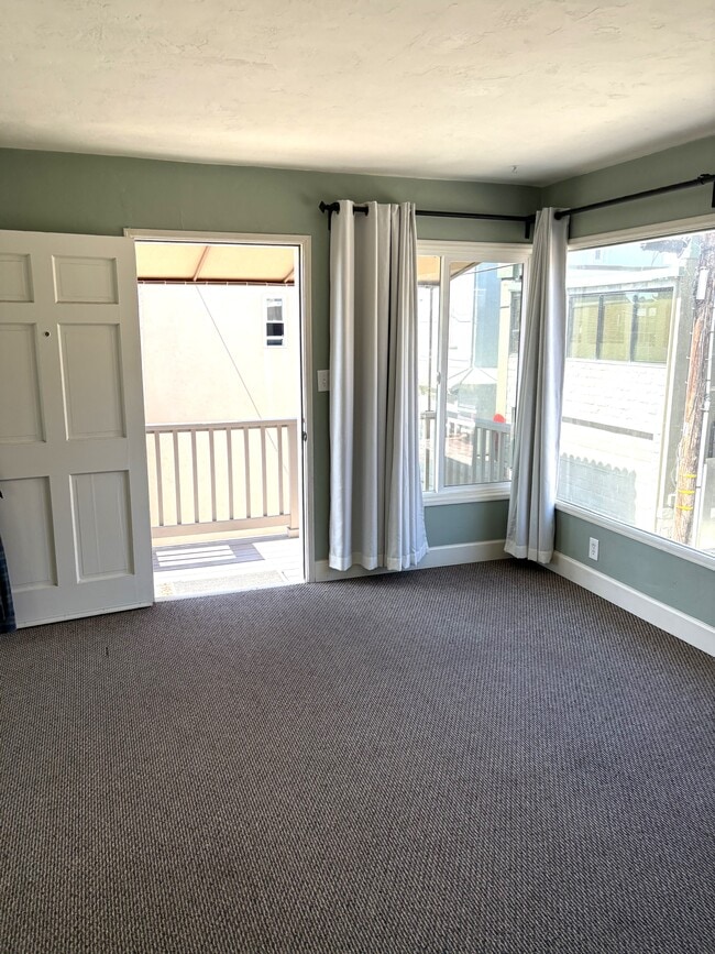Entry, porch & livingroom - 3361 Strandway Unit 3361