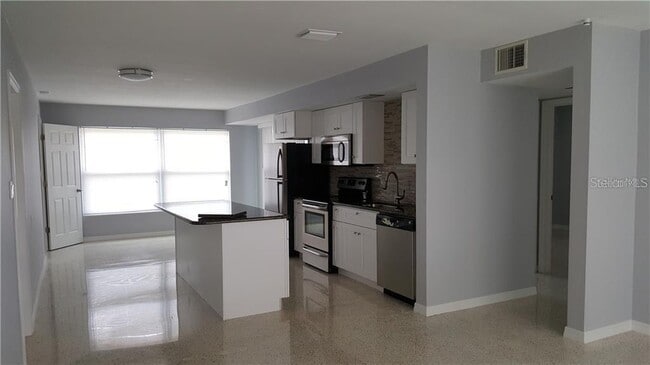 Photo - 5211 Hemlock Dr