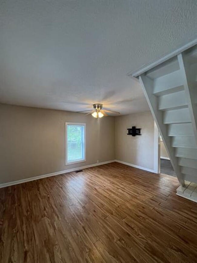 Photo - 700 W 3rd Ave