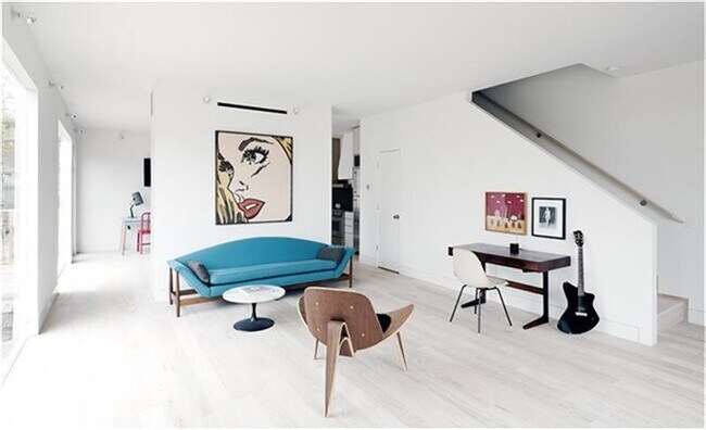 Photo - 226 W 25th St