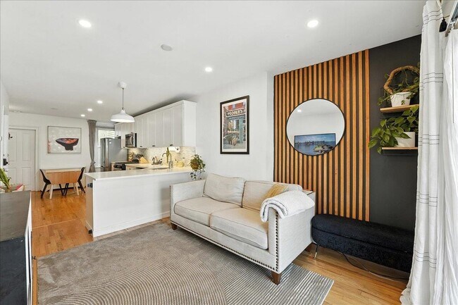 Building Photo - 351 5th St Unit 2 Rental
