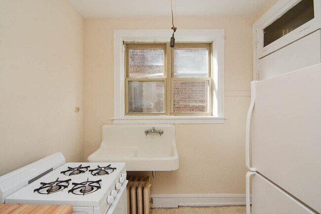 Photo - 4321 N Paulina St Unidad W3