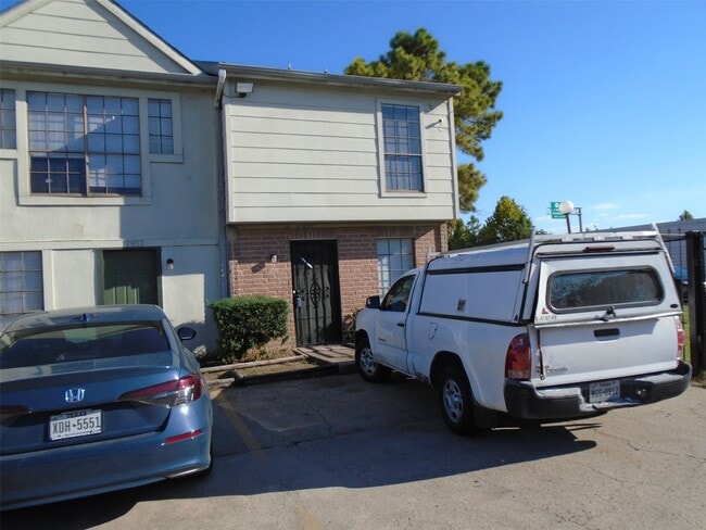 Building Photo - 12651 Windsor Village Dr Unit True