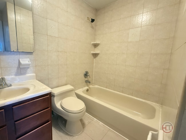 Photo - 15-25 Utopia Pkwy