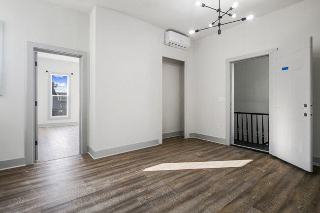 Photo - 818 E Elm St