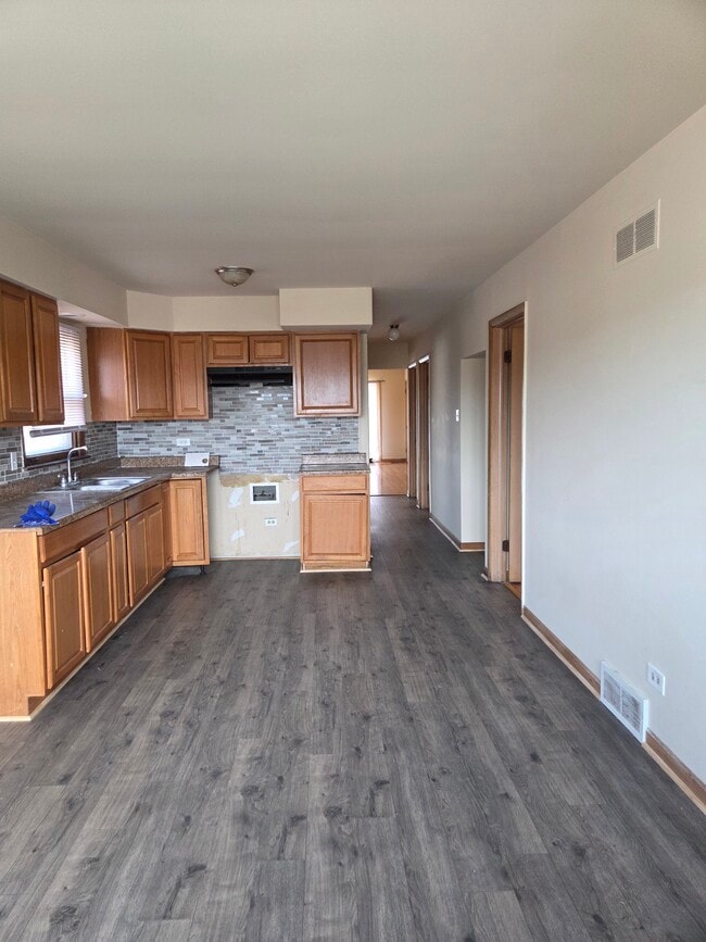 Building Photo - 400 Prairie Ave Unit 2 Rental
