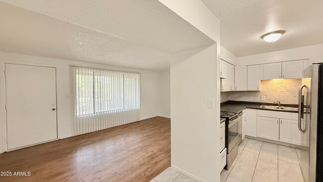 Photo - 2415 W Hazelwood St Unit 279