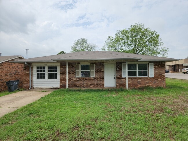 Building Photo - 300 S Cash