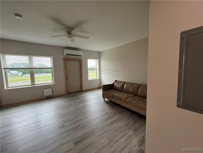 Photo - 15 Commerce Dr