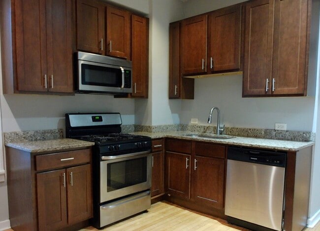 Photo - 937 N Ashland Ave Unit 2