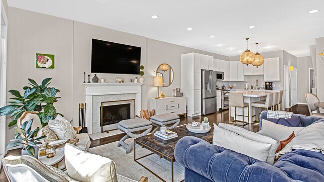 Photo - 1502 N Wood St Unit 001