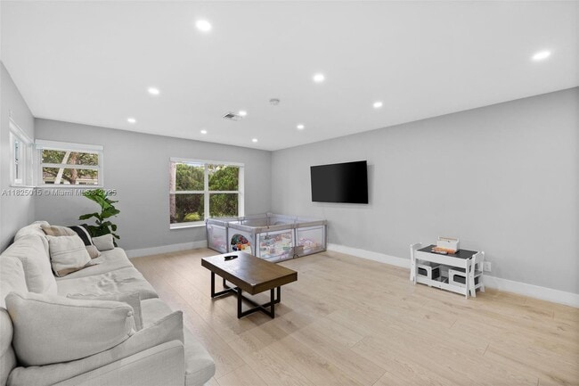 Photo - 10650 NE 11th Ct