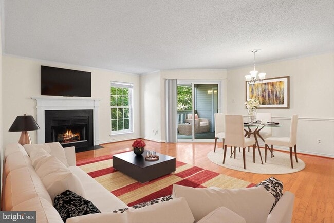 Building Photo - 1527 Lincoln Way Unit 201B