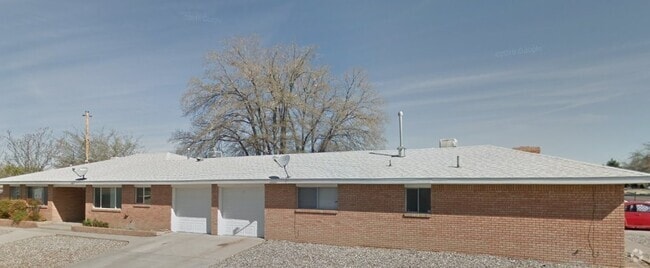 Building Photo - COMING SOON! Renovated - 2 Bedroom 1 Bath ... Rental