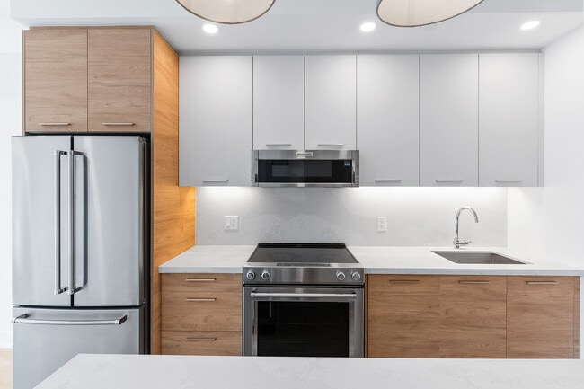 Photo - 200 Redpath Ave