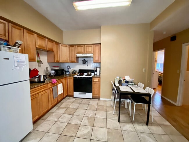 Building Photo - 9 Shepherd Ave Unit 2