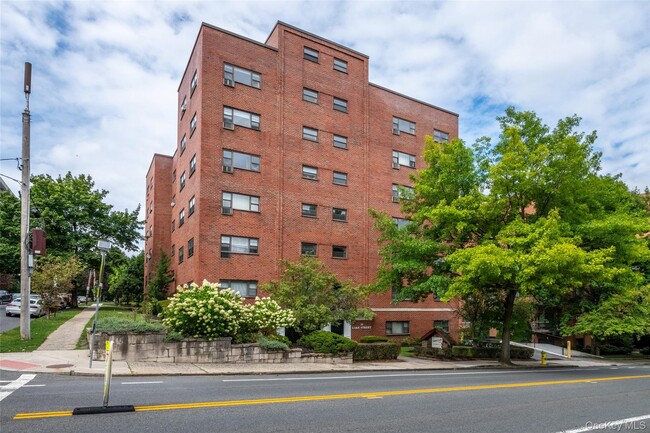 Building Photo - 15 Lake St Unit 2-D