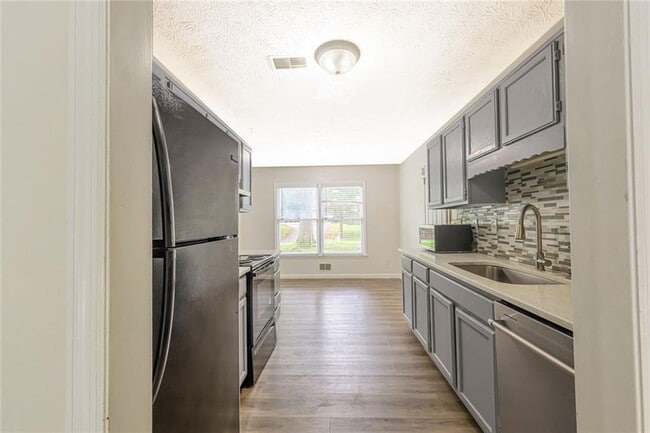 Photo - 2100 Whitebluff Way NE