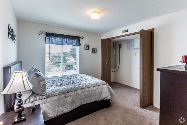 2HAB, 1BA - 960SF
