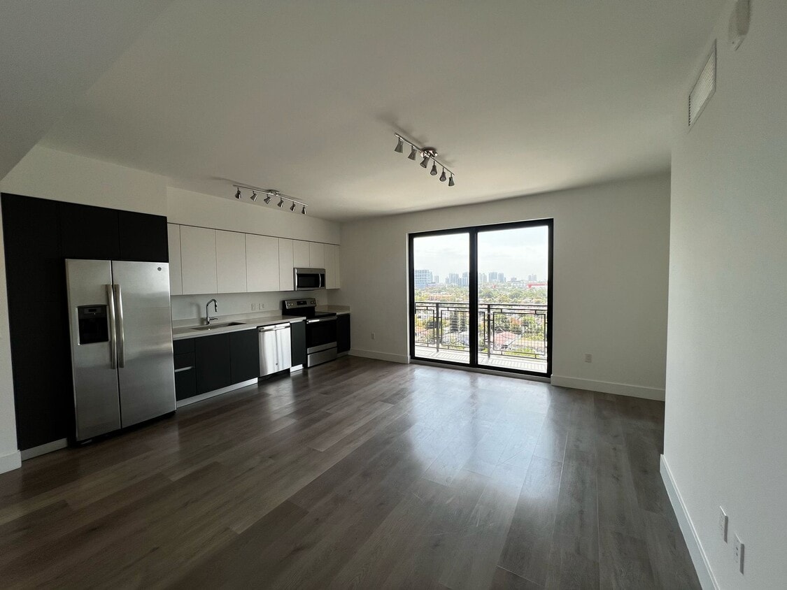 Photo - 2102 SW 31st Ave (Miami, FL)