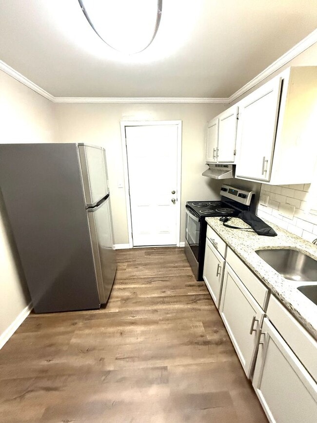 Photo - ** 3 Bed 1 Bath located in Forrest Hills ** Call 334-366-9198 to schedule a viewing