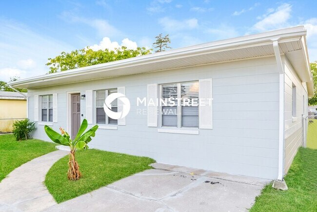 Photo - 4 Bedroom Pet-Friendly Home in ORLANDO, FL with Main Street Renewal