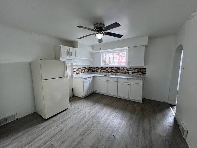 Photo - 208-210 McClure Unit 210 McClure