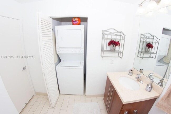Photo - 79 SW 12th St Unidad 3704-S