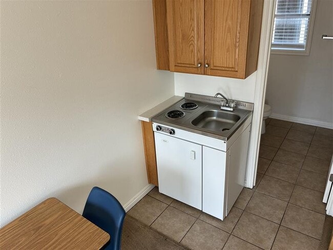 Building Photo - 1675 S State St