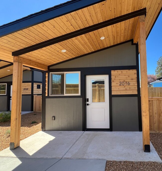 Building Photo - Newly Built! 1 Bed, 1 Bath Home with a fully fenced Yard!