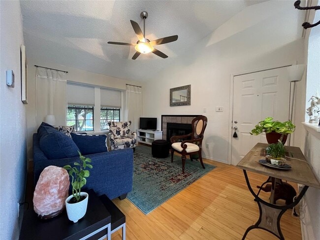 Photo - 1411 Gracy Farms Ln Unit 24