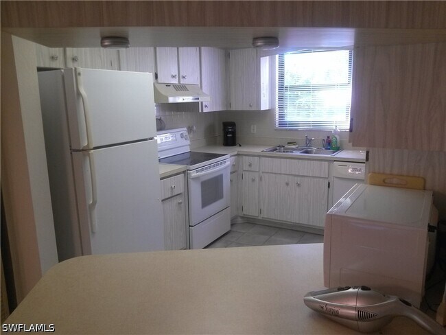4963 Pepper Cir Unit D106