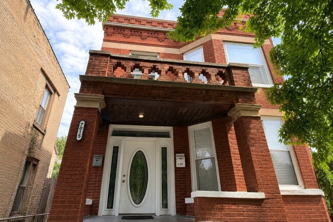 Photo - 7015 S Peoria St