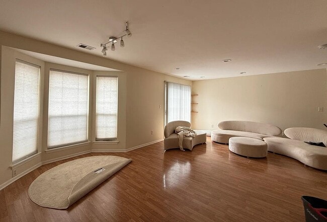 Photo - 17 Mulberry St