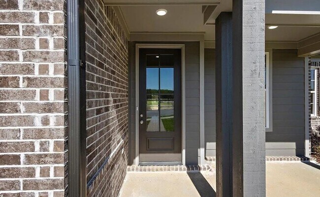 Photo - 660 Bolivar Dr