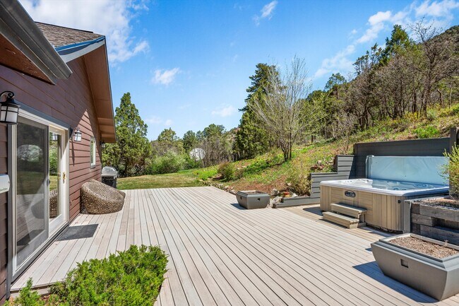 Photo - 377 Crystal Ln