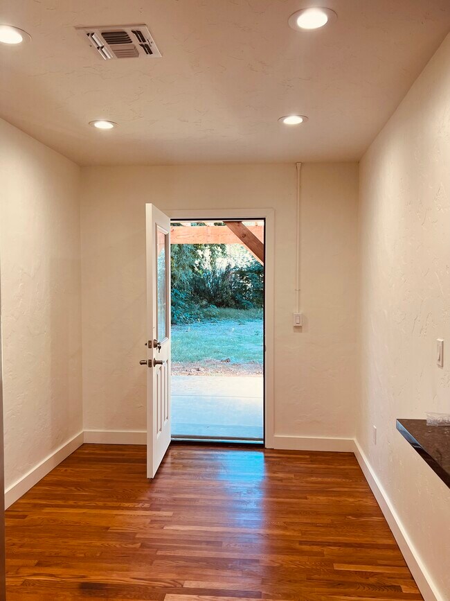 Photo - 514 W Turney Ave