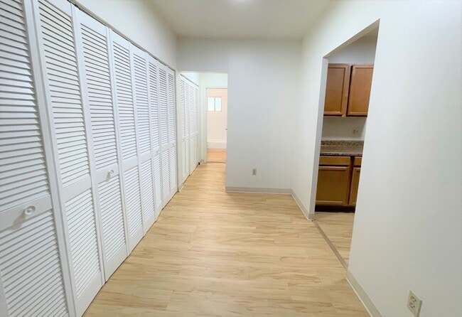 Photo - 6350 Forward Ave Unidad 16