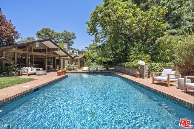 Building Photo - 3 Latimer Rd